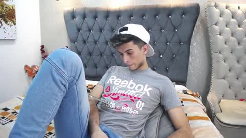 Snapshot of mr_williseo chatting on 01-02-25, 11:06 williseo online show from 01-02-25, 11:06