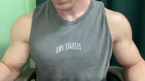 Snapshot of mrbiceps_23 chatting on 12-15-24, 04:15 Mrbiceps23 online show from 12-15-24, 04:15