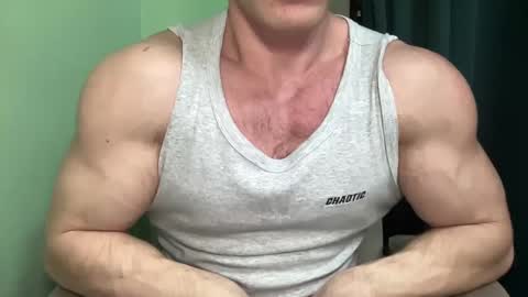 Snapshot of mrbiceps_23 chatting on 12-19-24, 08:02 Mrbiceps23 online show from 12-19-24, 08:02