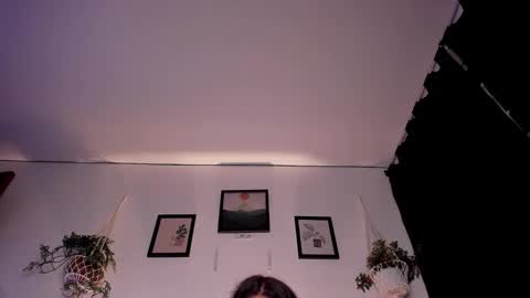 Laura online show from 10-05-25, 03:27