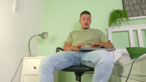 Snapshot of mrfox__ chatting on 11-17-25, 11:16 Mr Fox online show from 11-17-25, 11:16