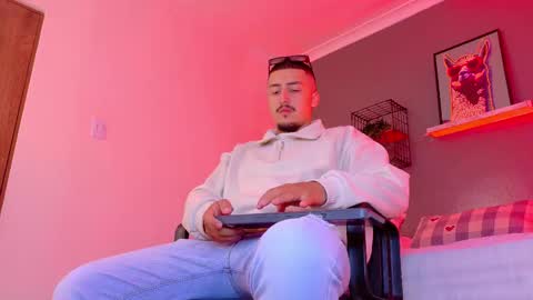 Snapshot of mrfox__ chatting on 02-14-26, 07:32 Mr Fox online show from 02-14-26, 07:32