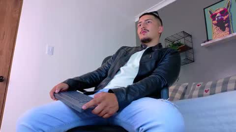 Snapshot of mrfox__ chatting on 03-07-26, 07:33 Mr Fox online show from 03-07-26, 07:33