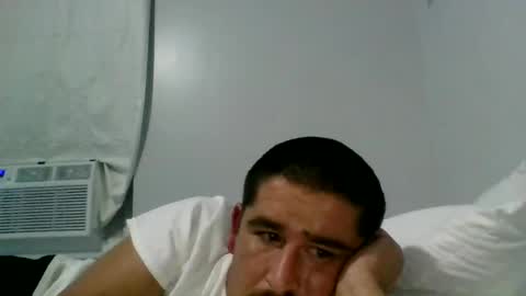 Snapshot of mrfux042792 chatting on 08-05-26, 05:10 Mrfux online show from 08-05-26, 05:10