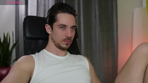 Snapshot of mrgreeneyes01 chatting on 02-02-25, 04:22 juan luis online show from 02-02-25, 04:22