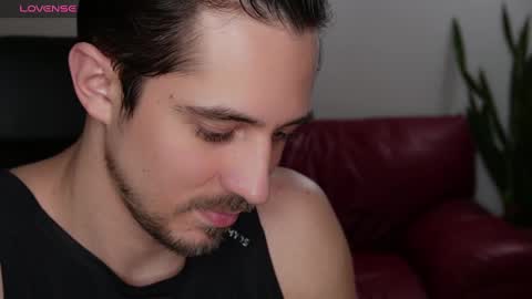 Snapshot of mrgreeneyes01 chatting on 02-03-25, 07:21 juan luis online show from 02-03-25, 07:21