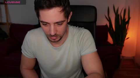 Snapshot of mrgreeneyes01 chatting on 02-05-25, 05:30 juan luis online show from 02-05-25, 05:30