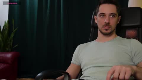 Snapshot of mrgreeneyes01 chatting on 02-11-25, 10:59 juan luis online show from 02-11-25, 10:59