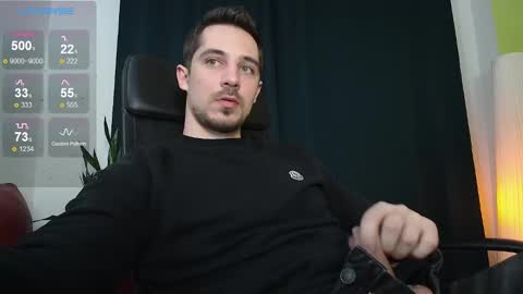 Snapshot of mrgreeneyes01 chatting on 02-21-25, 10:26 juan luis online show from 02-21-25, 10:26