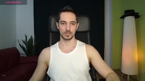 Snapshot of mrgreeneyes01 chatting on 02-25-25, 06:53 juan luis online show from 02-25-25, 06:53