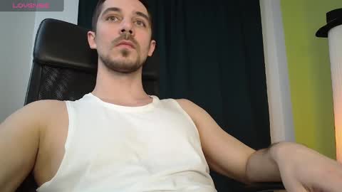 Snapshot of mrgreeneyes01 chatting on 02-25-25, 09:57 juan luis online show from 02-25-25, 09:57