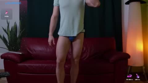 Snapshot of mrgreeneyes01 chatting on 02-28-25, 10:52 juan luis online show from 02-28-25, 10:52