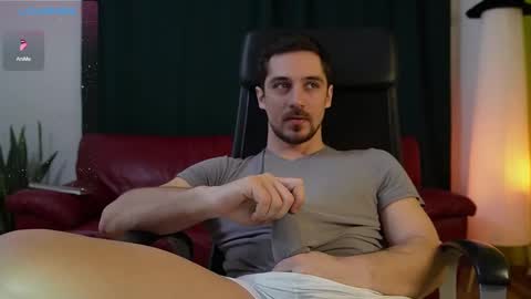 Snapshot of mrgreeneyes01 chatting on 03-01-25, 07:15 juan luis online show from 03-01-25, 07:15