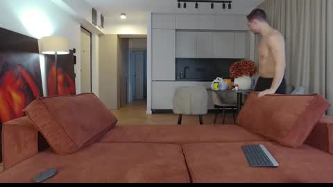 Snapshot of mrgreeneyes01 chatting on 11-23-25, 08:03 juan luis online show from 11-23-25, 08:03