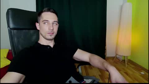 Snapshot of mrgreeneyes01 chatting on 02-25-26, 07:56 juan luis online show from 02-25-26, 07:56