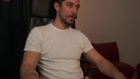 Snapshot of mrgreeneyes01 chatting on 03-31-26, 07:09 juan luis online show from 03-31-26, 07:09