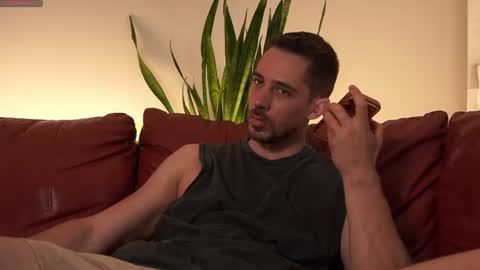 Snapshot of mrgreeneyes01 chatting on 07-07-26, 11:25 juan luis online show from 07-07-26, 11:25