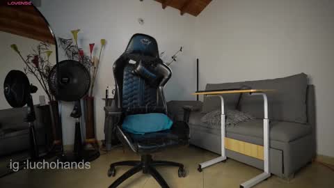 Luis    Instagram   online show from 10-02-25, 11:06