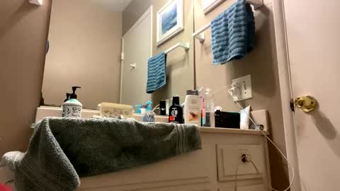 Snapshot of mrmeltyourheart chatting on 02-03-26, 02:53 James online show from 02-03-26, 02:53