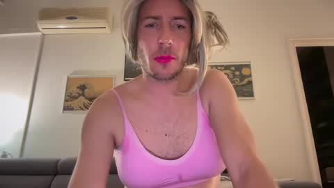 Snapshot of mrmooser42 chatting on 12-22-25, 03:47 TaleOfLaura online show from 12-22-25, 03:47