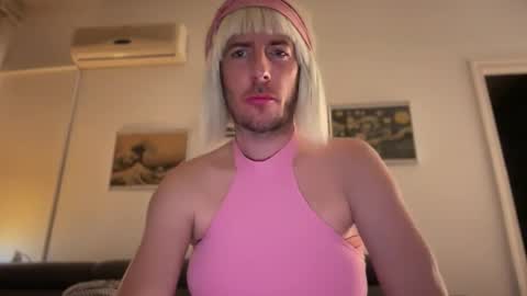 Snapshot of mrmooser42 chatting on 01-12-26, 03:23 TaleOfLaura online show from 01-12-26, 03:23