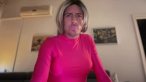 Snapshot of mrmooser42 chatting on 01-12-26, 09:20 TaleOfLaura online show from 01-12-26, 09:20