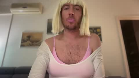 Snapshot of mrmooser42 chatting on 02-11-26, 10:26 TaleOfLaura online show from 02-11-26, 10:26