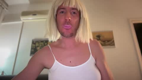 Snapshot of mrmooser42 chatting on 02-17-26, 10:05 TaleOfLaura online show from 02-17-26, 10:05