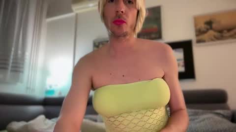 Snapshot of mrmooser42 chatting on 02-28-26, 03:51 TaleOfLaura online show from 02-28-26, 03:51