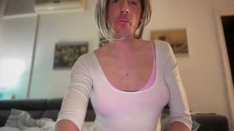 Snapshot of mrmooser42 chatting on 03-05-26, 01:56 TaleOfLaura online show from 03-05-26, 01:56