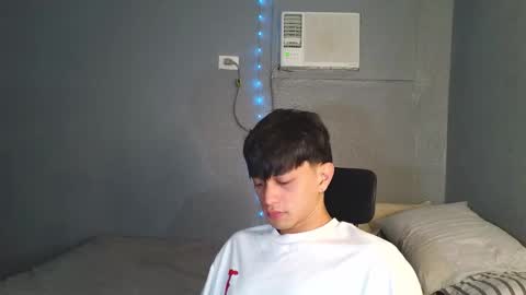 Snapshot of mrshawn95 chatting on 11-04-25, 03:22 shawn online show from 11-04-25, 03:22