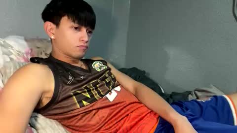 Snapshot of mrshawn95 chatting on 03-25-26, 05:30 shawn online show from 03-25-26, 05:30