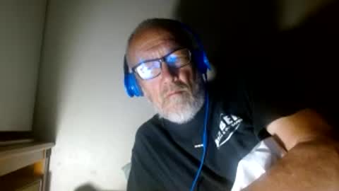 Snapshot of mrtease5 chatting on 05-10-26, 10:42 mrtease5 online show from 05-10-26, 10:42