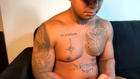 Snapshot of mrthickandfit chatting on 12-25-24, 04:11 Tatd and Fit online show from 12-25-24, 04:11