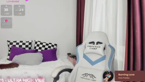 Snapshot of ms_allison chatting on 12-04-24, 02:48 Allison online show from 12-04-24, 02:48