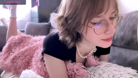 Snapshot of ms_christiana chatting on 03-10-26, 11:37 ms_christiana online show from 03-10-26, 11:37