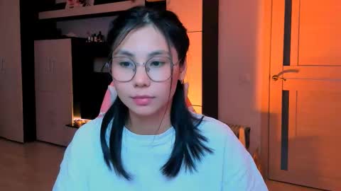 Snapshot of ms_emily_ chatting on 11-05-25, 11:32 ms_emily_ online show from 11-05-25, 11:32