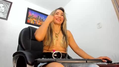 Snapshot of ms_lunarose chatting on 01-11-26, 07:41 ms_lunarose online show from 01-11-26, 07:41