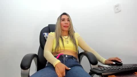 Snapshot of ms_lunarose chatting on 02-04-26, 11:53 ms_lunarose online show from 02-04-26, 11:53