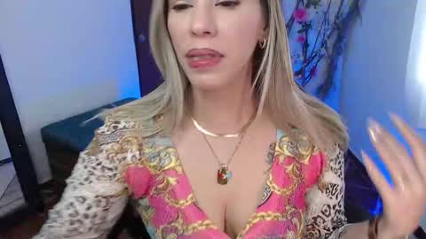 Snapshot of ms_sofiax chatting on 10-23-25, 04:17 Sofia online show from 10-23-25, 04:17