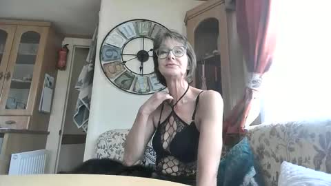 ms_toni_g online show from 10-21-25, 10:38