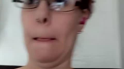 Snapshot of msalls1124 chatting on 12-19-25, 06:59 melissa online show from 12-19-25, 06:59