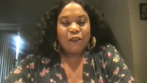 Snapshot of msjonemillion chatting on 01-10-26, 06:09 Chocolate Candy Stick online show from 01-10-26, 06:09