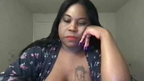 Snapshot of msjonemillion chatting on 03-08-26, 12:52 Chocolate Candy Stick online show from 03-08-26, 12:52