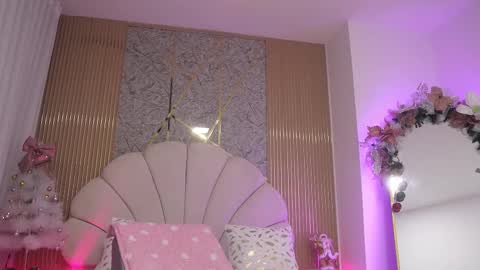 Manuela  online show from 11-25-25, 03:06