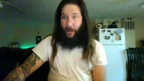 Snapshot of mudge chatting on 01-27-25, 11:54 Mudge online show from 01-27-25, 11:54