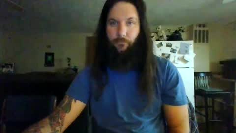 Snapshot of mudge chatting on 02-16-25, 05:15 Mudge online show from 02-16-25, 05:15