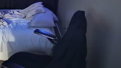 Snapshot of muffdiver718 chatting on 01-28-25, 08:25 Muffdiver online show from 01-28-25, 08:25