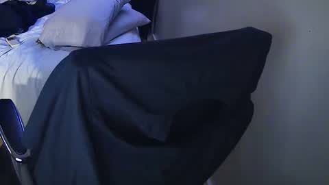 Snapshot of muffdiver718 chatting on 02-05-25, 06:46 Muffdiver online show from 02-05-25, 06:46