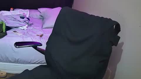 Snapshot of muffdiver718 chatting on 02-08-25, 09:36 Muffdiver online show from 02-08-25, 09:36